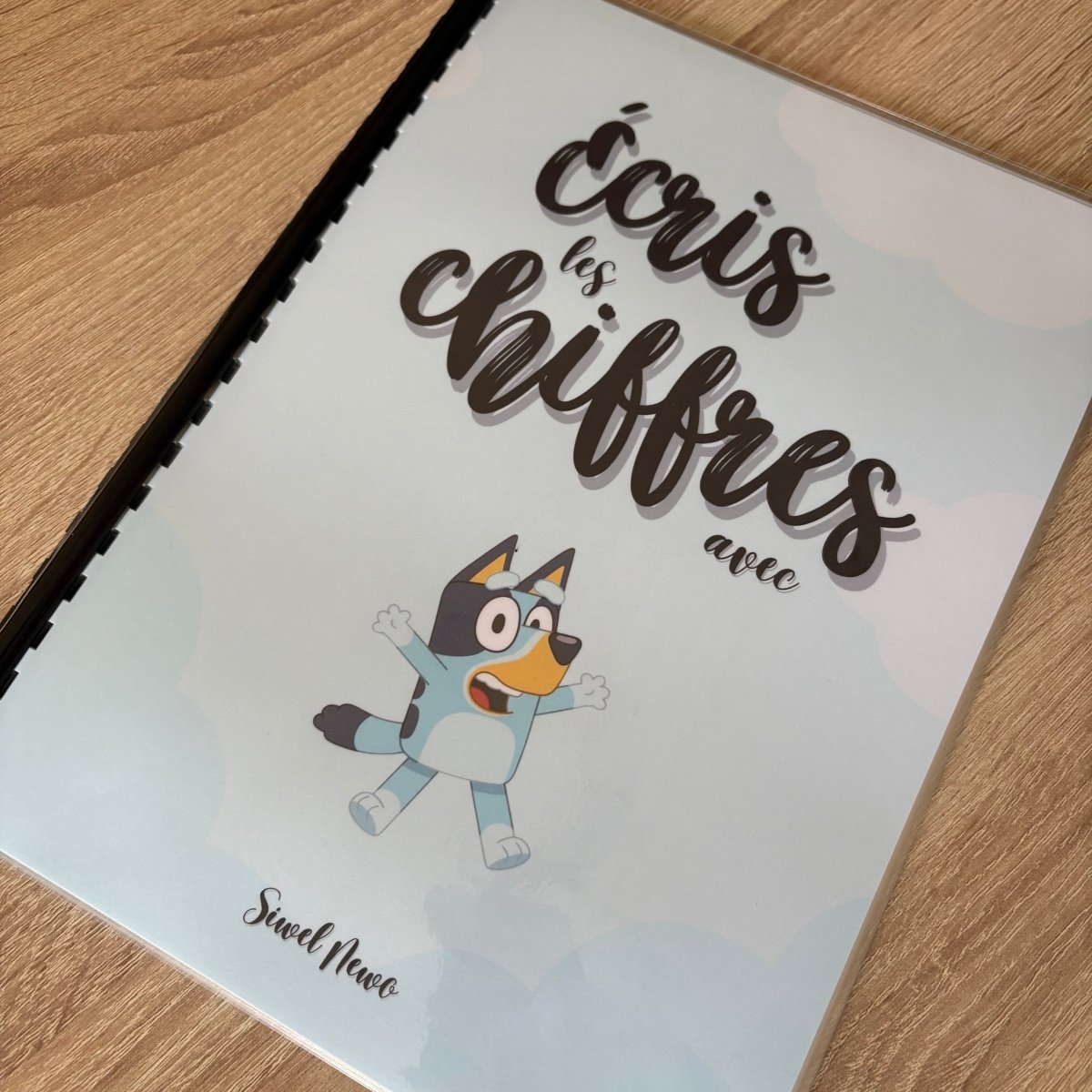 {{ product.title }} – livret d’activités enfants 2 à 4 ans en version physique ou PDF | Bluey, Spidey, Pyjamasques, Je découvre l’été – jeux éducatifs à imprimer